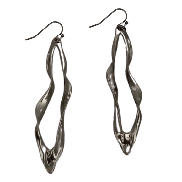 ALEXIS BITTAR • Gunmetal Crumpled Linear Hoop Earrings - Picture 3 of 4